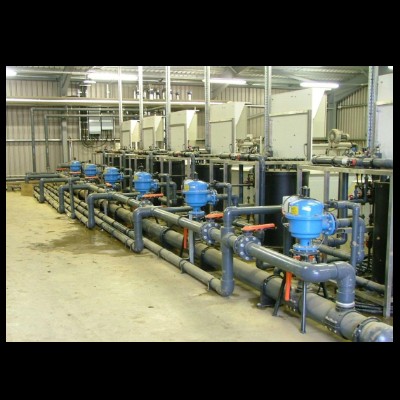 Automatic self-cleaning screen filter