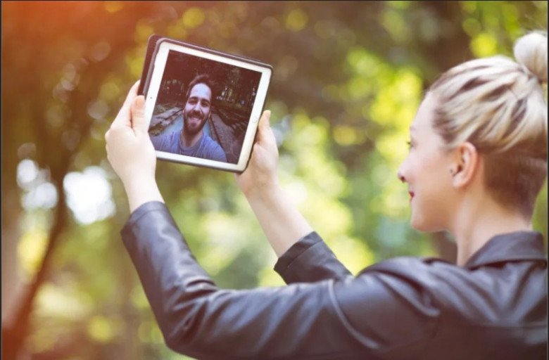 FIVE SIGNS OF STRONG LONG DISTANCE RELATIONSHIP