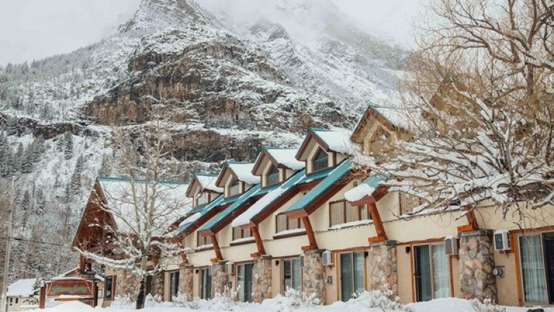 What is Customised tour in Waterton Hotels?