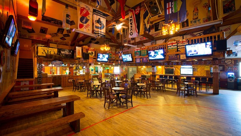 What are the basic types of restaurants?