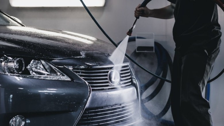 Does car detailing remove scratches?