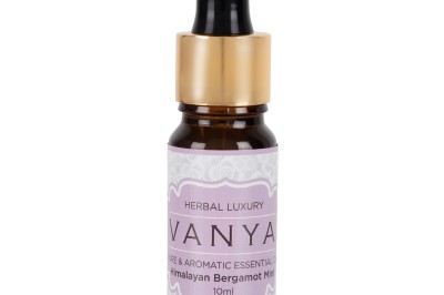 Buy Himalayan Bergamot Mint Essential Oil Online from Vanya Herbal