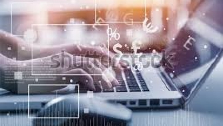 Quel est le rôle du département financier et administratif?