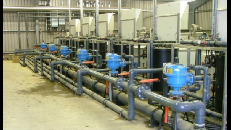 Automatic self-cleaning screen filter