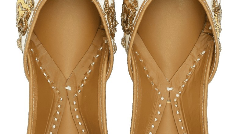 Handcrafted Juttis for Women | Thread Stories