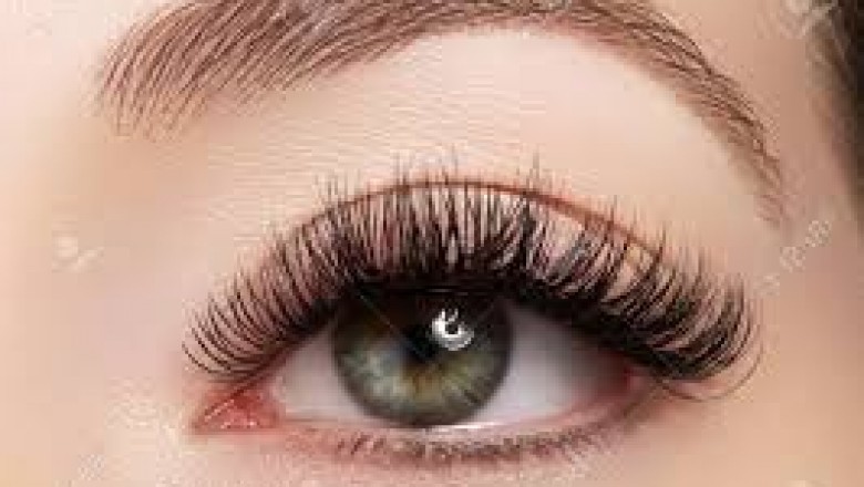 Long eyelashes growing