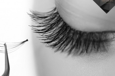 Get Beautiful Eyelash Extensions with Nboutique Lash Experts. Enjoy Home Eyelash Extension Services at Your Ease. Visit Now to Learn More: www.nboutique.ae
