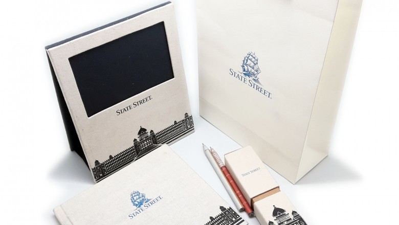 Buy customized corporate gifts in Bangalore