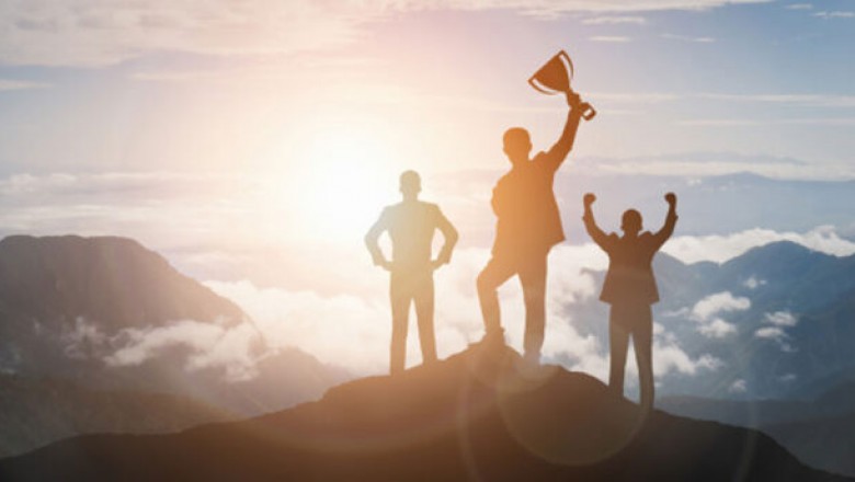 Fighting Employee Disengagement with Rewards & Recognitions
