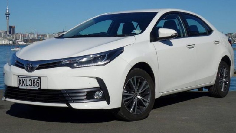 70% Off Leeds to Manchester Airport Taxis | Cars, Minibuses & Coaches