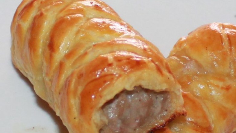 Delicious sausage rolls - DeliciousBites Kitchen