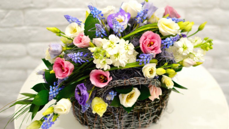 Top Ideas to Surprise with Beautiful Flower Basket and Gifts