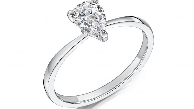 Buy Engagement Rings to be in bond with your life partner