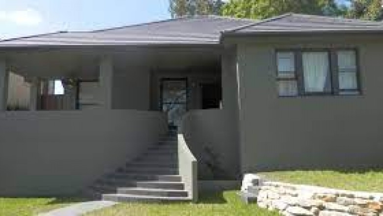 What Is The Difference Between Acrylic Render Vs Cement Render?