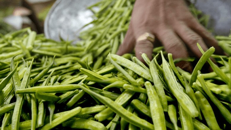 Guar Gum acts as a suspending agent in fruit beverages, maintains viscosity, Improves mouth feel.