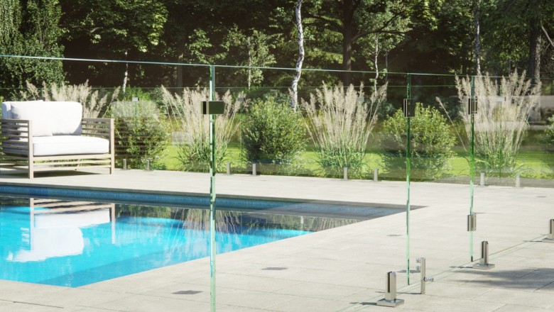 Custom Cut Glass Frameless Railing System for Home and Desk