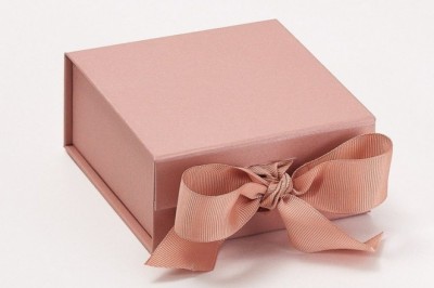 We provide you a fantastic variety of small gift boxes.