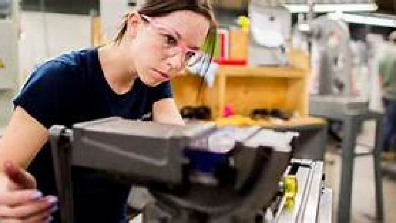 Online booking Facility Car Repairs,Car And Van Servicing is available on all makes and models.