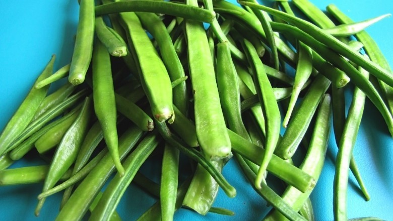 Guar Gum functions as a suspending ingredient in fruit beverages and helps to maintain viscosity and improve mouth feel
