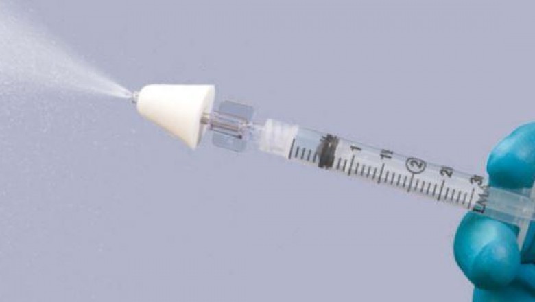 Nasal atomizer devices are used to administer drugs through the nasal mucosa.