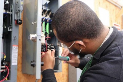 Know more about the electricians in demand in the USA