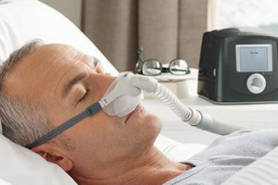 A sleeping apnea diagnostic system records brain waves, heart rate, breathing, oxygen levels, and eye movements