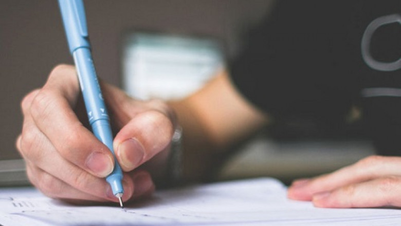 Online Essay Writing Services: Why Are Students Using Them?