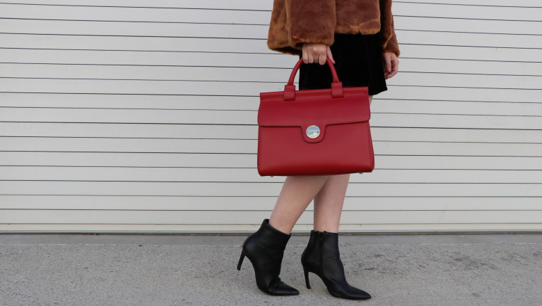 How to Get Ahead of the Holidays Using a Work Bag for Women
