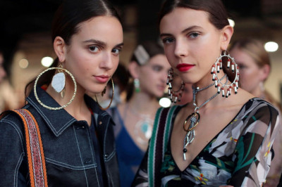 Ladies Accessories Wholesale – The Pro Tips for Retailers!