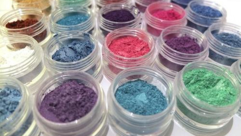 Pearlescent Pigment are primarily micas covered with titanium dioxide or iron oxide