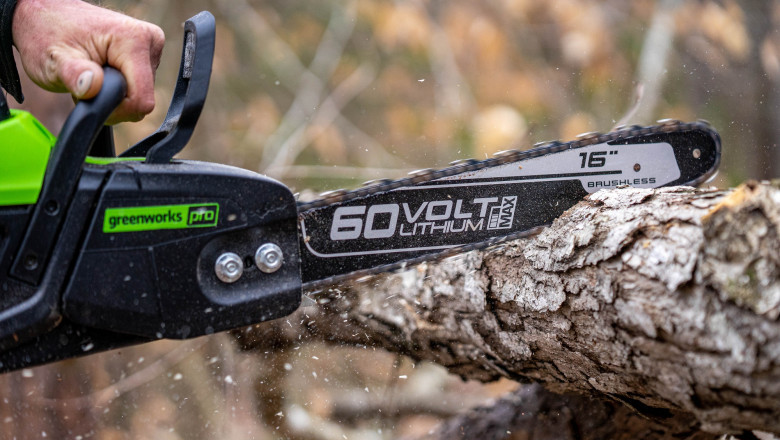 5 Tips for Caring for Your Lawn When the Leaves Change Color and Fall