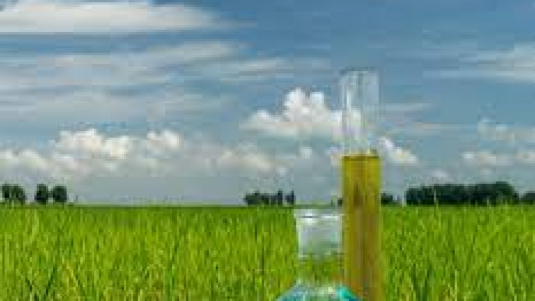 Furfural (C5H4O2) is a naturally occurring organic compound that appears as colorless or reddish-brown mobile liquid