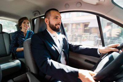 4 Advantages of Hiring Taxi Near Me Services in 2021