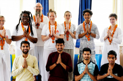 Best 100 Hour Yoga Teacher Training in Rishikesh
