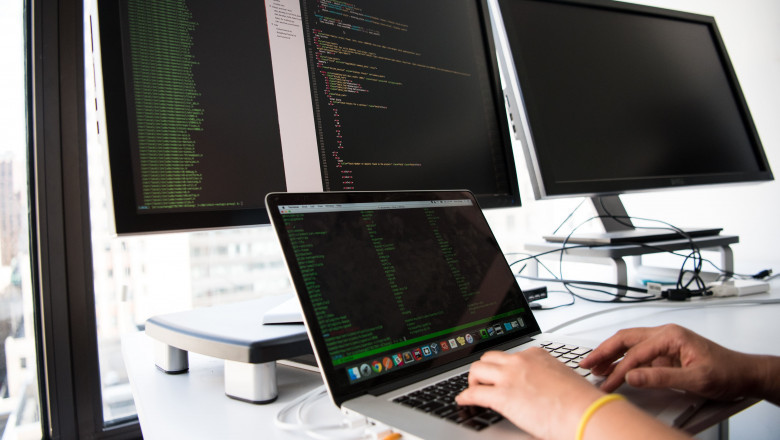 What is the difference between software development services and IT services
