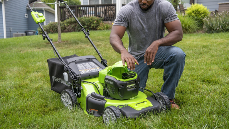 5 Outdoor Power Tools to Upgrade a Home’s Curb Appeal for Renters