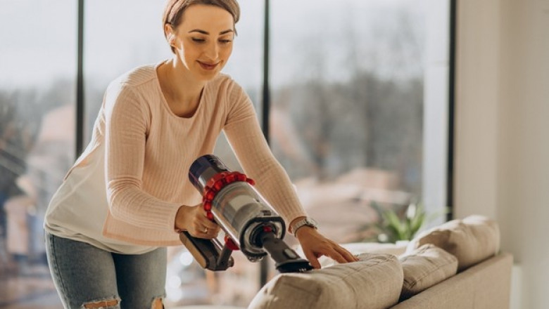 How Hiring a Professional Sofa Cleaning Services Give New Life to Old Sofa.