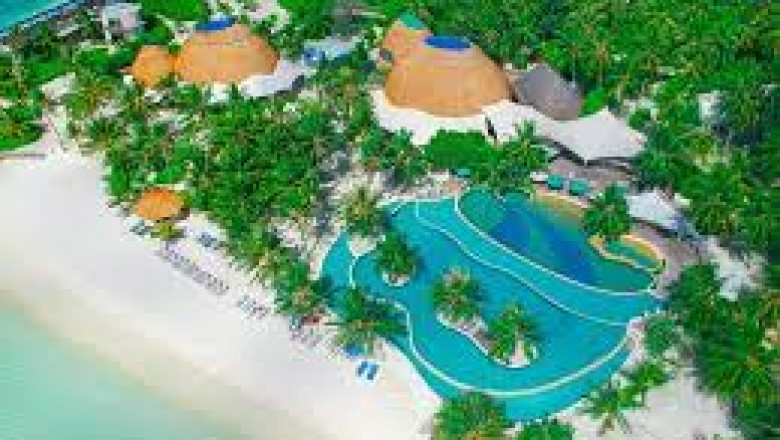 Holiday inn Resort Kandooma Maldives |perfectwavetravel