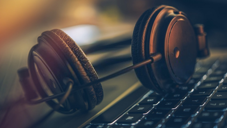 How to create a music streaming website?