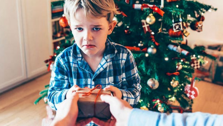 10 Worst Christmas Gifts You Should Never Give to Your Coworkers