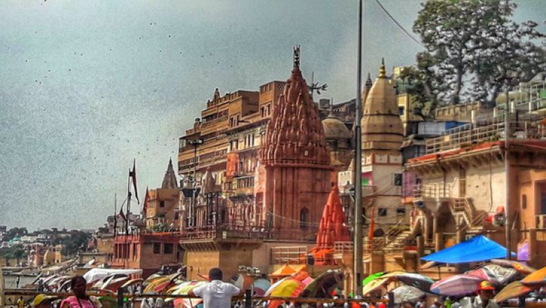 How many days are needed to visit varanasi