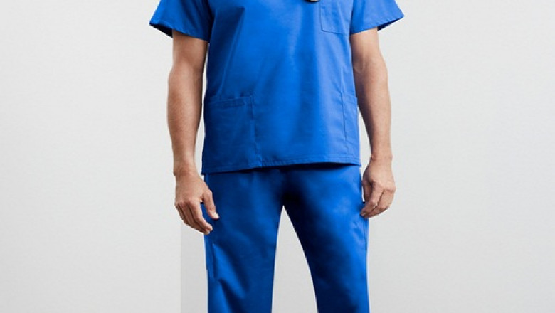 Can Pharmacists Wear Scrubs?