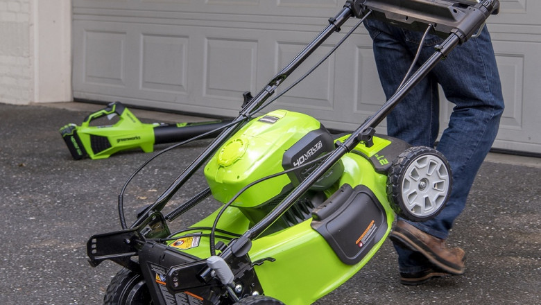 3 Outdoor Tools to Keep Out in the Winter and 3 to Put Away