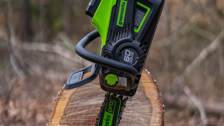 5 Tips for Cutting Down a Tree for the Holidays