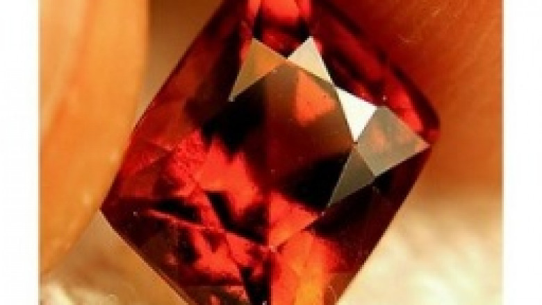 Gomed (With Panchdhatu Pendant)