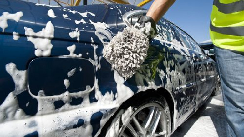 How can I clean the car inside within 10 minutes?