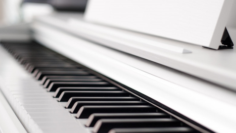 What are some tips and tricks to find a good piano-keyboard combo on a budget?