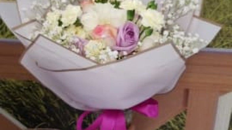 Send Fresh Flowers Through an Online Flower Delivery Service