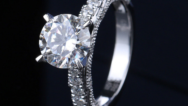 We Need To Know About Moissanite Engagement Rings