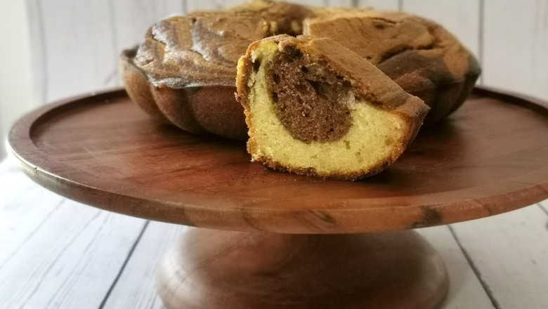 Super Moist and Fluffy Marble Cake